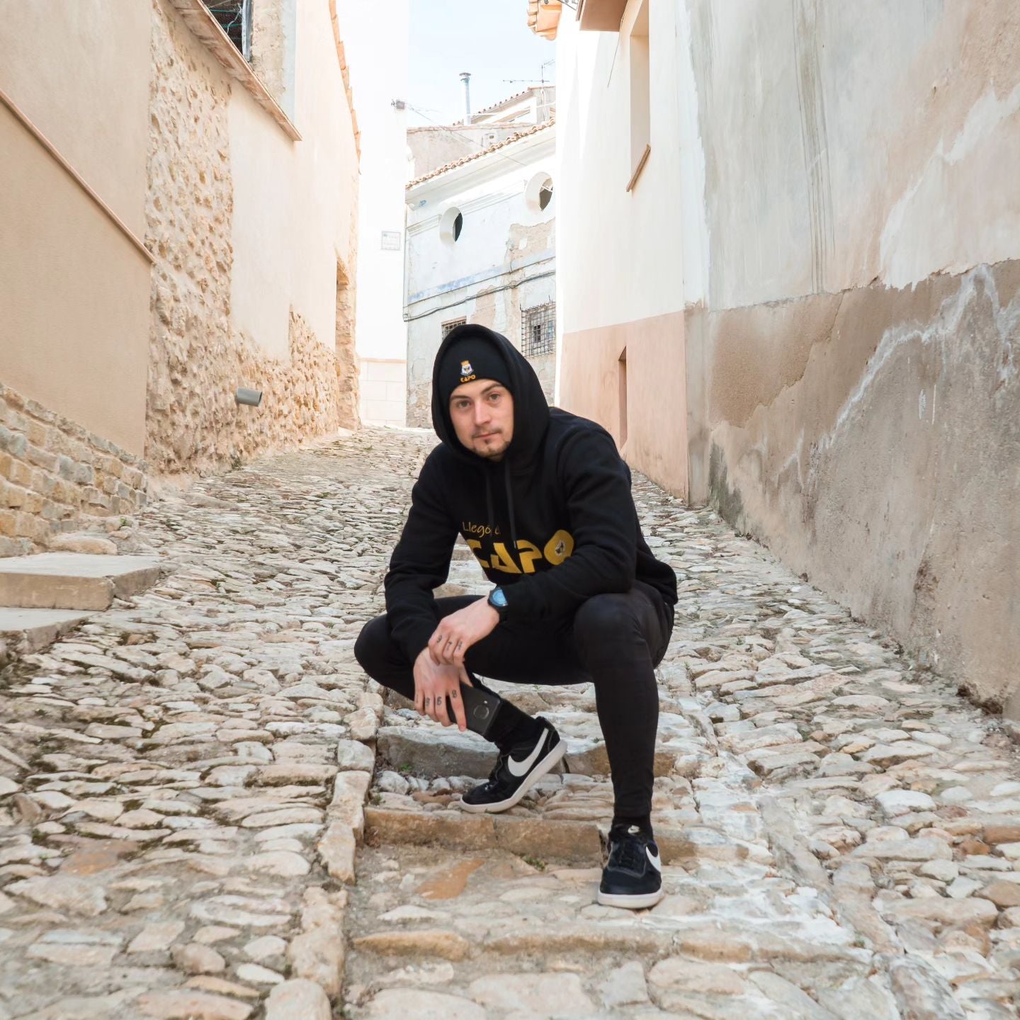 Gorro UNISEX - CAPO (Blanco/Negro) - Sencillez, Disciplina y Resiliencia | El Capo Oficial